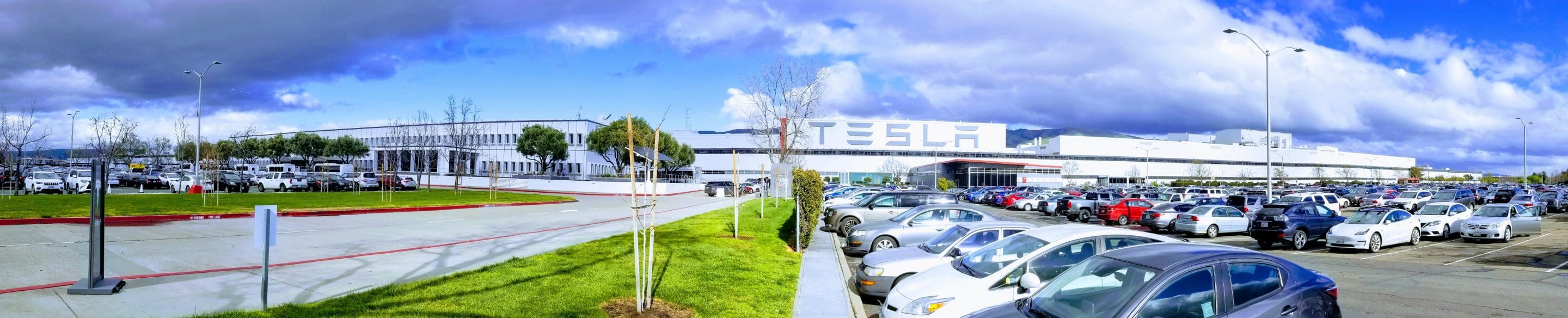 tesla-fremont-factory-wide-parking