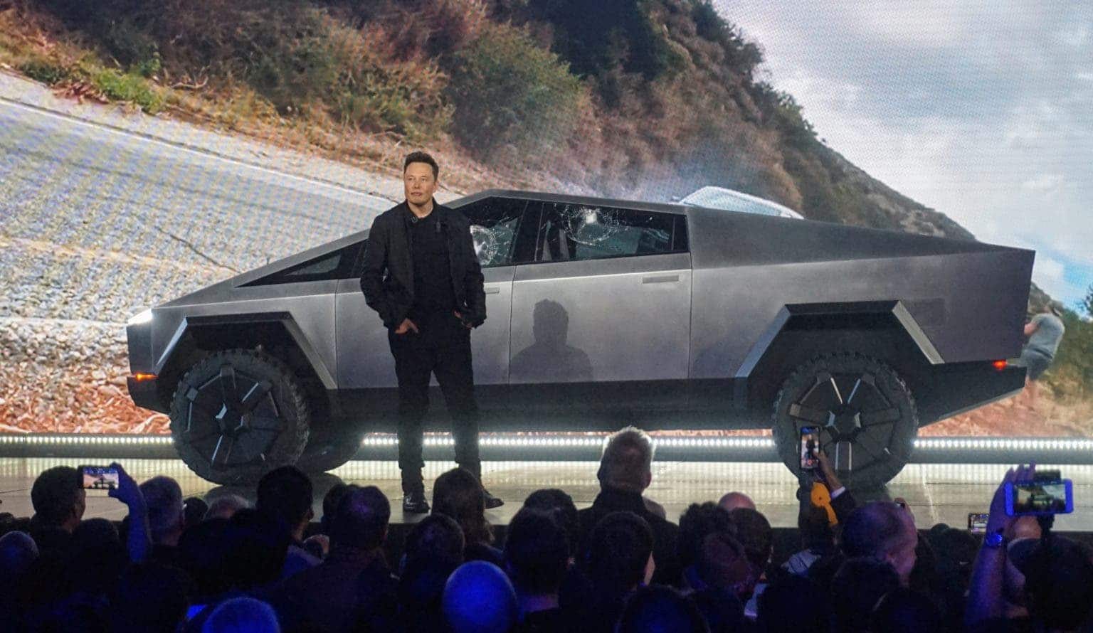 2019.11.21-tesla-design-studio-cybertruck-unveiling-event-truck-KYLE-elon-musk-1536×890